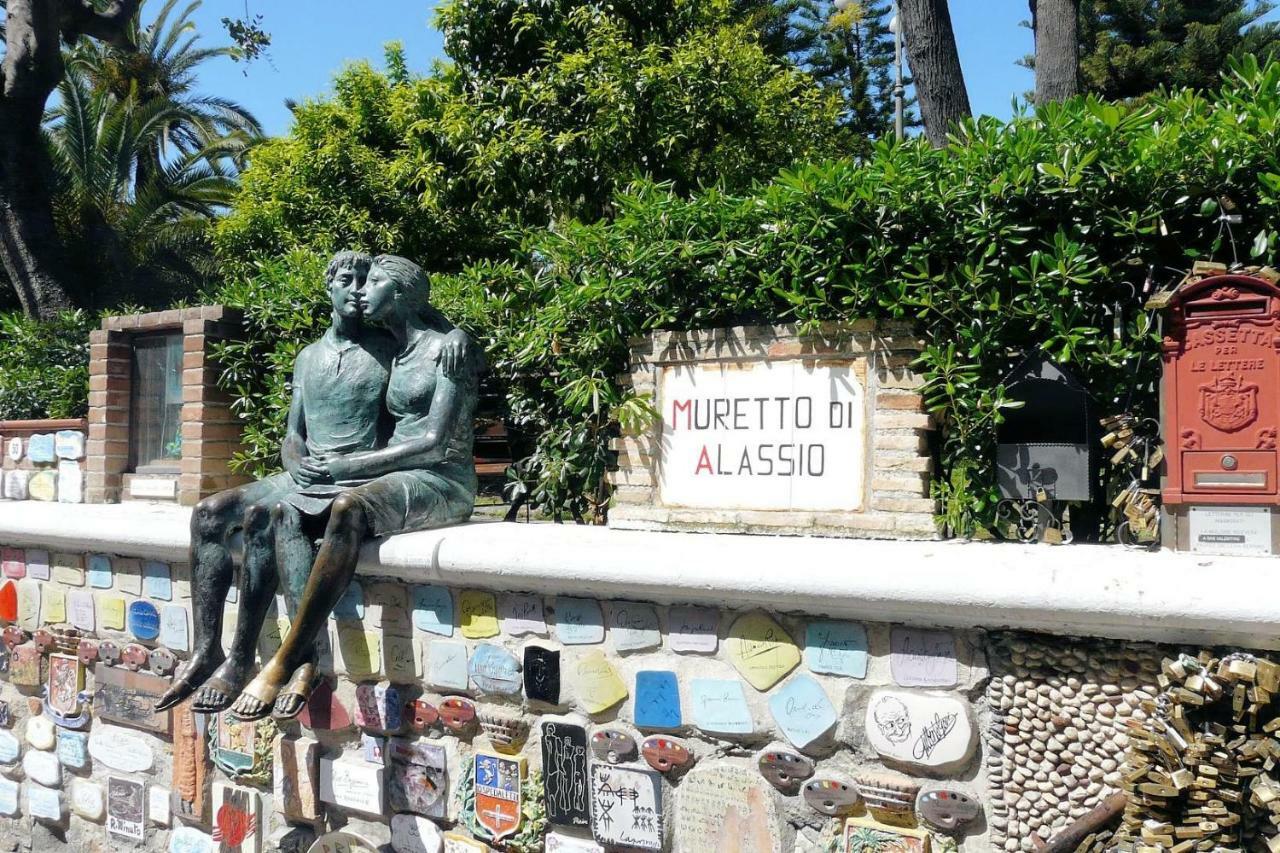 Top Relax Apartman Alassio Kültér fotó
